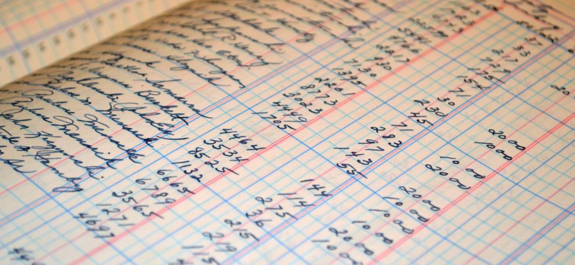 A small business owner receiving personalized accounting support and guidance from a knowledgeable professional, emphasizing tailored services for small businesses.